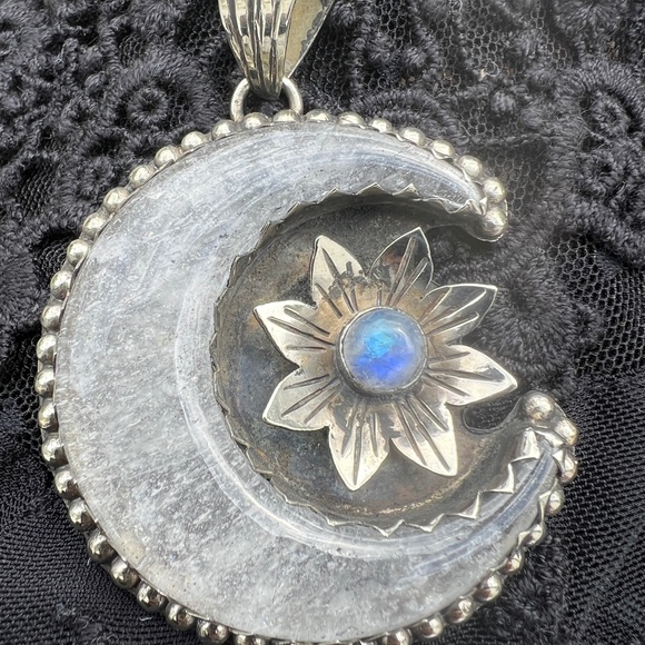 LARGE QUARTZ CRYSTAL CRESCENT MOON PENDANT - Picture 6 of 9